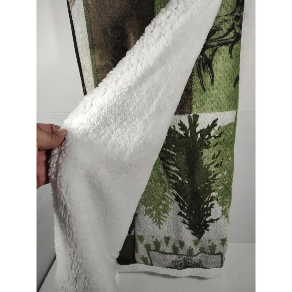 Mossy Oak Plush Reverse To Sherpa Throw 50X60 Forrest Buck Wolf Patch Pattern